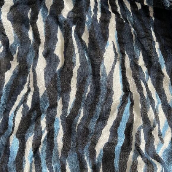 3/$15 or 5/$20 Express zebra print scarf 30”x68” - Picture 4 of 5